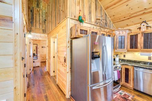 Dog-Friendly Cabin with Fire Pit and Hot Tub!