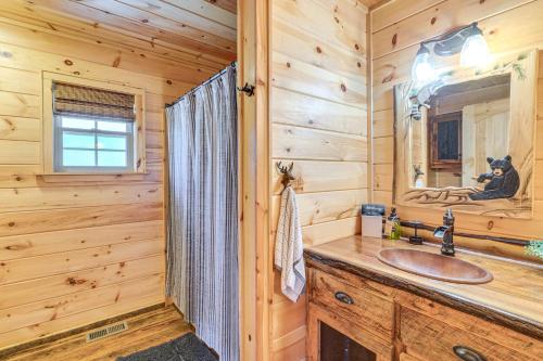 Pando Cabin Modern Amenities and Large Deck - image 4