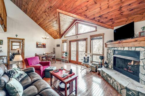 Beech Mountain Cabin with Deck, Fire Pit and Gas Grill