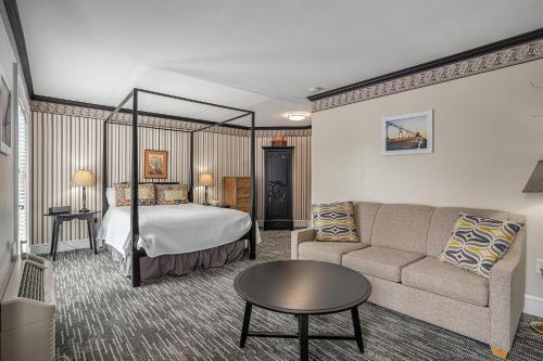 Harbor House Inn