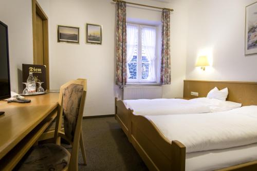 2 twin beds