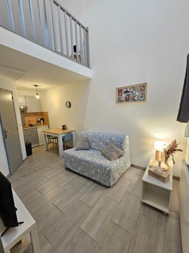 location studio mezzanine in Вер-Сен-Дені