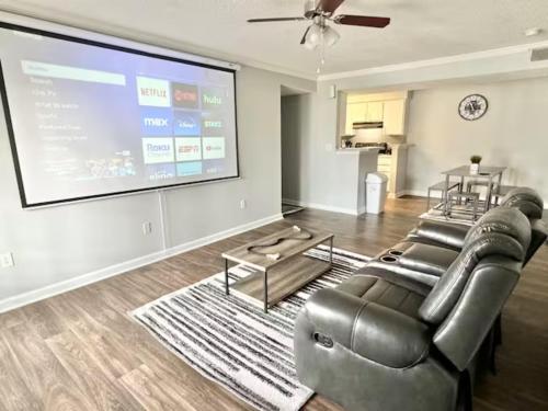 Home Theater Sleeps 8 WiFi - Apartment - Morrow