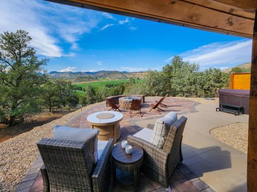 Sego Lily-Amazing Views, Hot Tub, Fire Pit, Stargazing