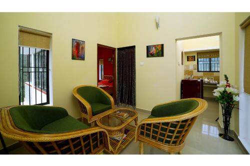 Garden villa with dam view image 10