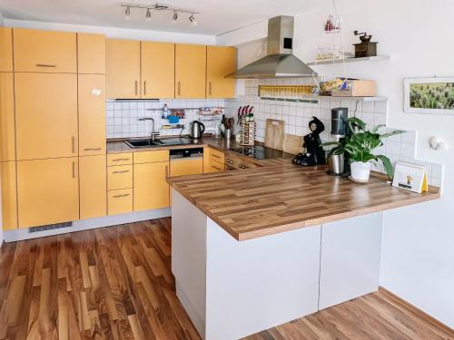 廚房, EulenNest Spacious Cozy Home with Private Garden in 阿爾高林登伯格