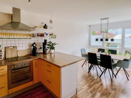 廚房, EulenNest Spacious Cozy Home with Private Garden in 阿爾高林登伯格