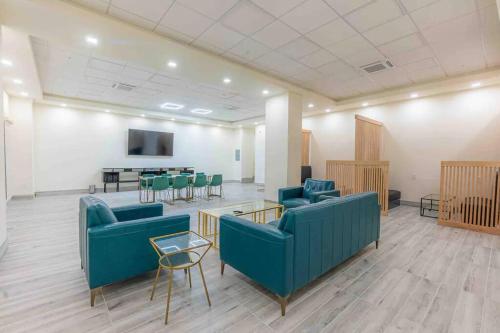 Exuberant King Bed Near EWR w/ Gym & Parking in Newark, USA