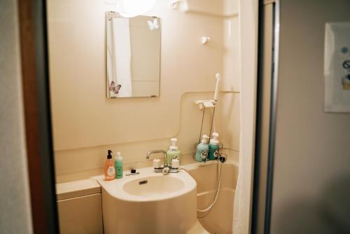 Tipy Records Inn Room – Odawara, WV