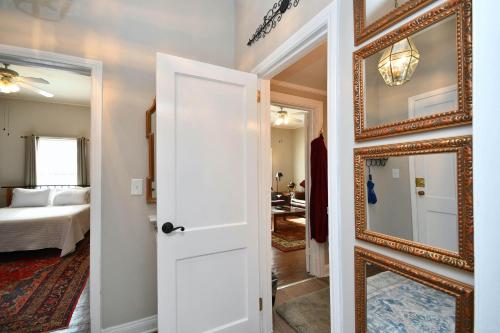 Downtown Retreat, Minutes from Main Street with Fenced in Backyard in Greenville, USA