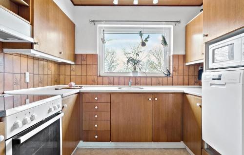 Kitchen, Pet Friendly Home In Snedsted With Wifi in Snedsted