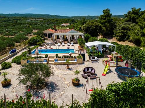 Seaside luxury villa with a swimming pool Mirca, Brac - 16183 - Accommodation - Supetar