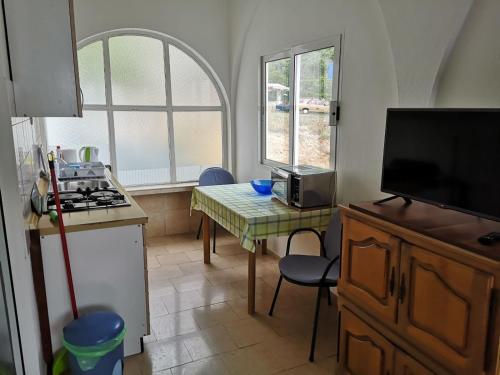 Apartments by the sea Brist, Makarska - 22463