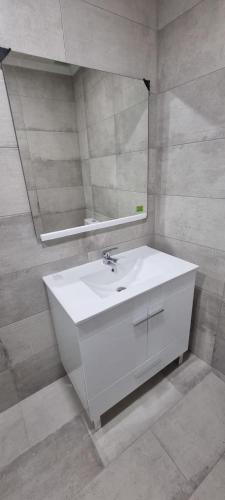 Auristelas Hostel – Lisbon, NY