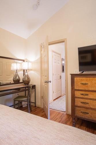 Sasquatch Lodge CDE Sleeps 35 - image 3