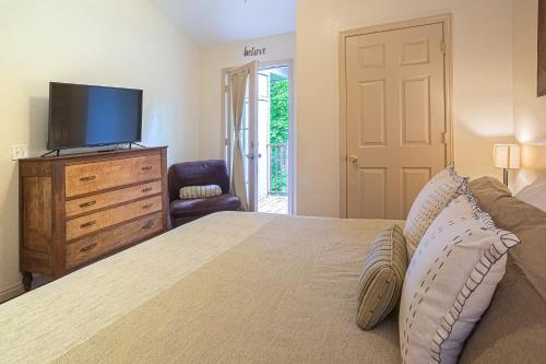 Sasquatch Lodge CDE Sleeps 35 - image 11