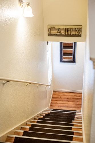 Sasquatch Lodge CDE Sleeps 35 - image 9