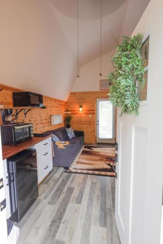 Peaceful Barn Getaway Fire Pit & Daybed FREE PK in Atlanta, USA