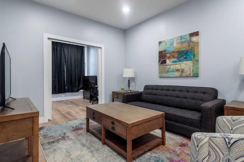 2 MTM Fully Furnished Rental in Old Town 2f&2r in Chicago, USA