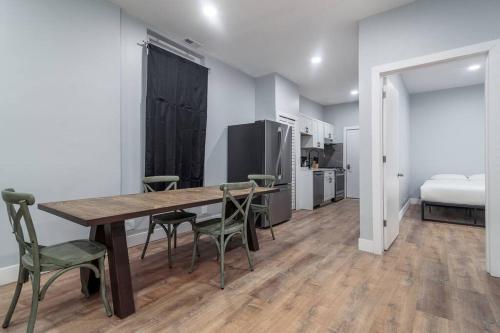 2 MTM Fully Furnished Rental in Old Town 2f&2r in Chicago, USA