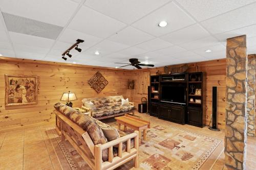 New to VRBO-Lake Lure-Hot Tub-Rumbling Bald Resort cabin