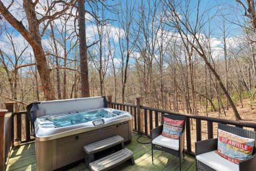 New to VRBO-Lake Lure-Hot Tub-Rumbling Bald Resort cabin