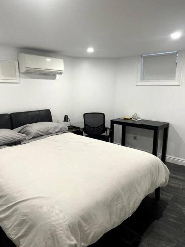 Modern & cozy basement apartment near JFK airport in Woodhaven, USA