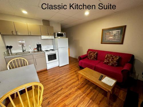 West Coast Motel on the Harbour in อูคลูเล็ต (BC)