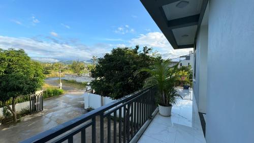 Exterior view, Nha Nghi Ngoc Anh in Ban Coc Lua