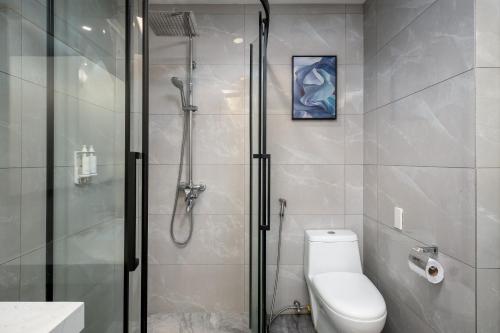 Standard King Room image 1
