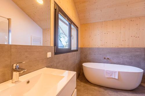 Superior Chalet Nr. 8 with Sauna and Hot Tub