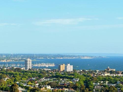 Modern 2B APT BayViews*Pool*GYM