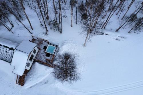 Hatcher Pass Lakeside Hideaway with Hot Tub!