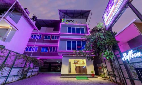 ทางเข้า, Treebo vSaffron Regency, Punnamada Lake in อัลเลปเปย