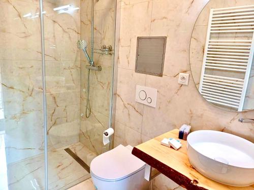 2 bedrooms, 3 beds