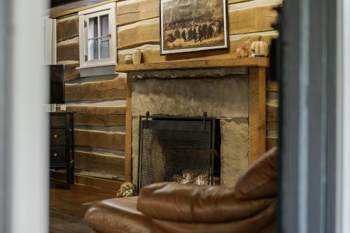 Atop Pine Hill Cabin in Nashville, USA