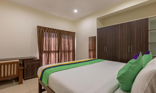 Superior Room with Balcony image 4