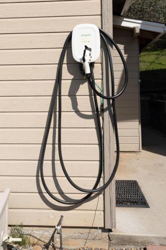 Selah Cabin -Pet Friendly -BBQ -Level 2 EV Charger