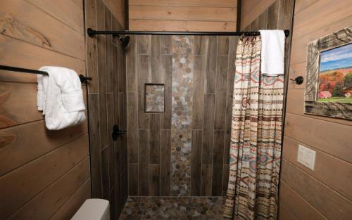 Splashin Mountain Retreat - image 12