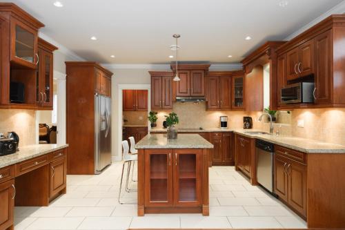 Cambie & 61st Ave Homestay in Vancouver, Canada