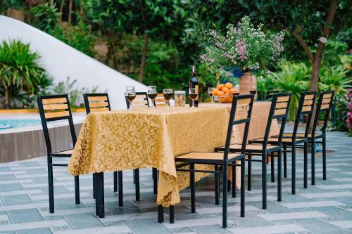 Garden, Windy Homestay in Lan Ha Bay