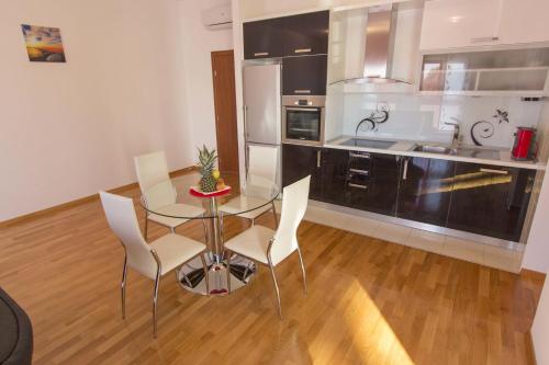 Adela Apartments Žnjan Split - image 12