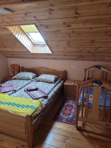 1 queen bed, 1 sofa bed