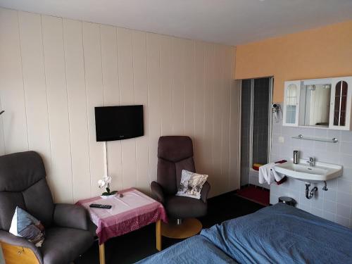 1 queen bed