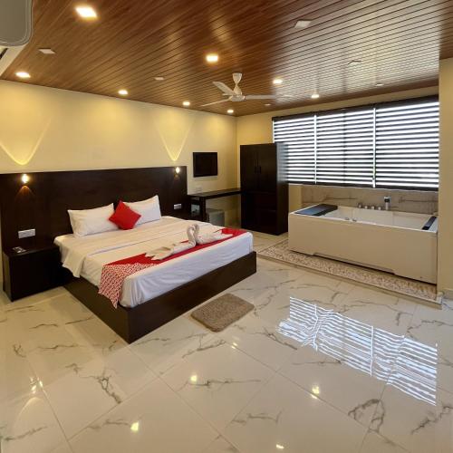 Grand Rovinka Hotel in Boralesgamuwa