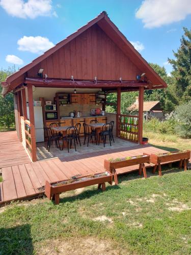 Restorāns, MANÓ HORDÓHÁZAK (MANO HORDOHAZAK) in Pázmánd