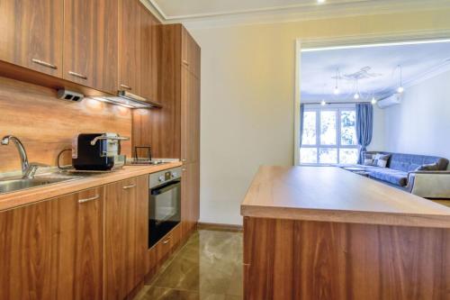 Stunning 2BDR Condo on Historic Location in Center, Sofia (Foto 2)