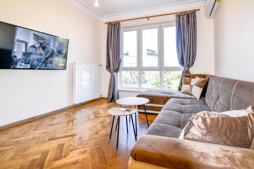 Stunning 2BDR Condo on Historic Location in Center, Sofia (Foto 7)