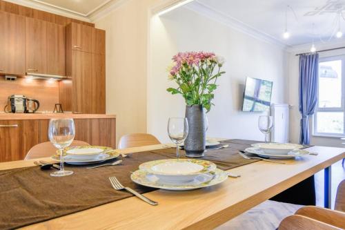 Stunning 2BDR Condo on Historic Location in Center, Sofia (Foto 5)