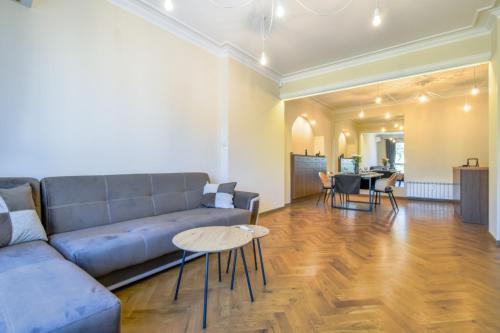 Stunning 2BDR Condo on Historic Location in Center, Sofia (Foto 10)